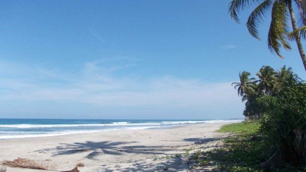 Pantai di Lampung Barat yang Memiliki Kekhasan Keindahan Pesisir Barat