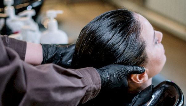 Wanita Wajib Tahu! Begini Urutan Perawatan Rambut yang Benar untuk Hasil Maksimal