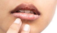 Kebiasaan Penyebab Bibir Hitam Tanpa Disadari