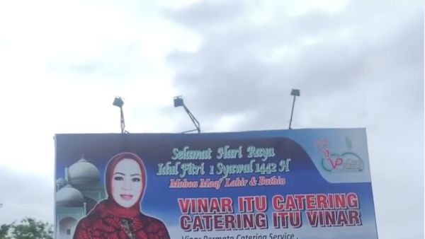 Wajah Kartini Malarangan Pemilik Vinar Catering Goyang-goyang, Jalan di Depan Kejari Palu Ditutup