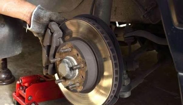 Penyebab Rem Mobil Bunyi Ketika Diinjak Beserta Solusinya