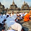 Ribuan Umat Buddha Ikuti Indonesia Tipitaka Chanting dan Asalha Mahapuja di Borobudur