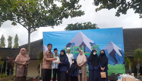 Ajarkan Siswa Peduli Lingkungan Sekitar, SMA N 1 Imogiri Gelar Baksos untuk Anak Yatim dan Piatu