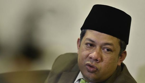 Pedas! Fahri Hamzah Kritik Habis Aksi Blusukan Mensos Risma