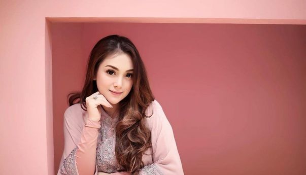 Pakai Hijab, Ikut Pengajian, dan Dikabarkan Mualaf, Celine Evangelista Akhirnya Angkat Bicara