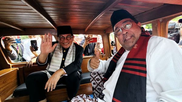 Pasangan Pramono-Rano Karno Naik Oplet si Doel Daftar Pilgub Jakarta