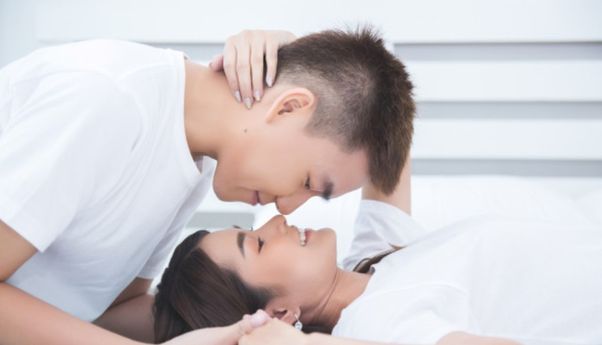 Kenapa Orang Ciuman Selalu Refleks Memejamkan Mata? Inilah Sebabnya