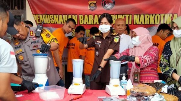 Polresta Jambi Musnahkan Narkoba Senilai Rp2,5 Miliar dengan Cara Dibakar dan Diblender