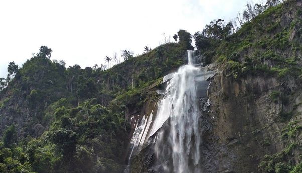 Kemegahan Air Terjun Ponot di Desa Tangga, Air Terjun Tertinggi Indonesia