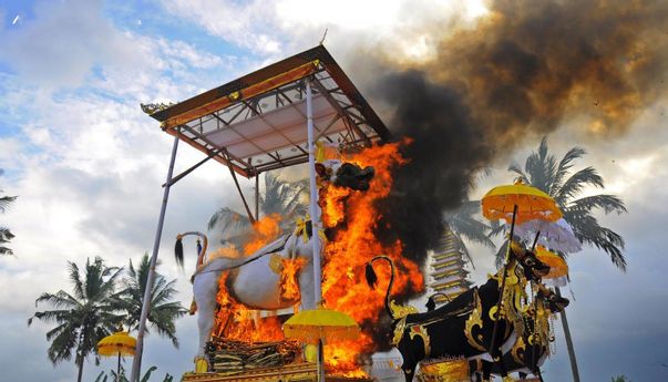 Upacara Adat Bali Ngaben, Ternyata ini Isi Upacaranya