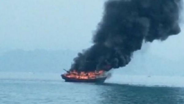 Pembakaran Kapal Sukabanjar Membuat Takut Para Nelayan pada Musim Timur