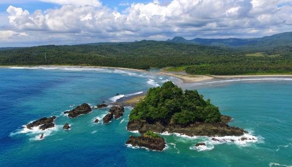 Keunikan Pantai Fari’i Desa Hilimberua Na’a di Nias Barat