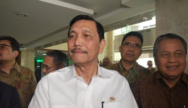 Menteri Luhut Usul Kementerian Pakai Kendaraan Listrik di Tahun 2020