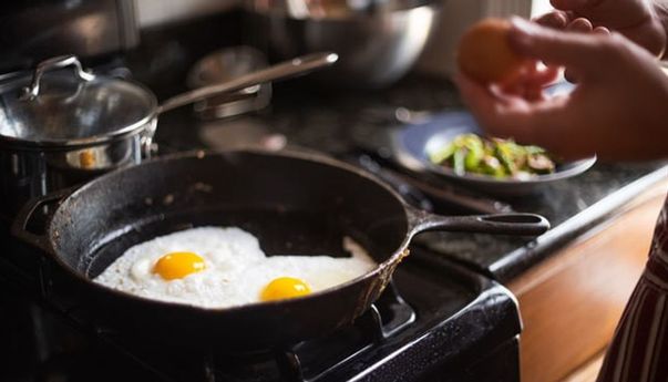 Jangan Sampai Wajan Lengket Saat Menggoreng, Begini Caranya