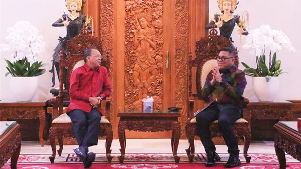 Libatkan Pecalang, Koster Bakal Bentuk Tim Gabungan untuk Tangani Bule Bermasalah di Bali
