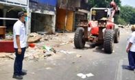 Kelurahan Pinangsia Bongkar 30 Bangunan Liar di Lahan Aset Pemda