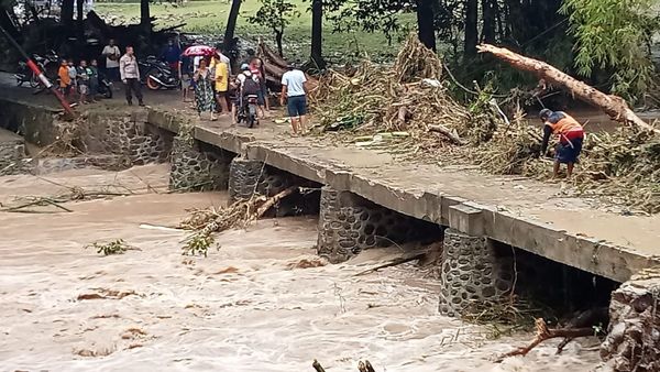 BPBD Sebut Penebangan Liar Sebabkan Banjir Bandang yang Hanyutkan Belasan Rumah di Sumbawa