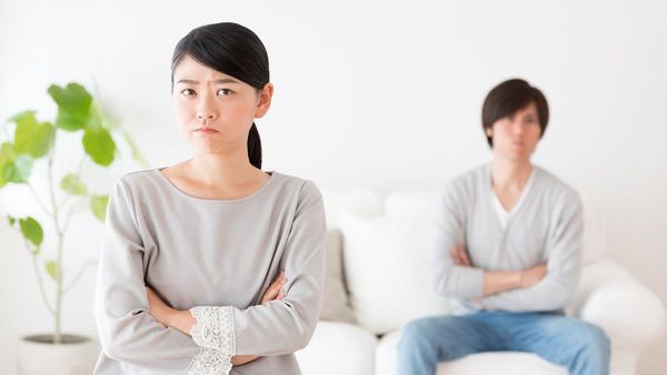 Lelaki Wajib Tahu! 4 Tips Hadapi Pasangan yang PMS