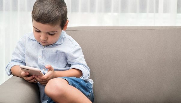 Kominfo Usulkan Batas Minimal Anak Punya Media Sosial Adalah 17 Tahun, Setuju?