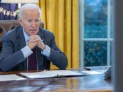 Biden Ucapkan Selamat ke Trump Lewat Telepon, Undang Bertemu di Gedung Putih