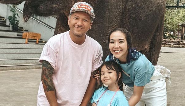 Gading Marten Ajak Gisel Rayakan Natal Bersama Keluarga Besar di Bali