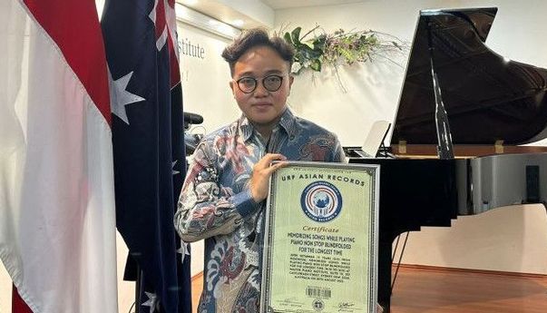 Bikin Bangga! Jeffri Setiawan Pecahkan Rekor Dunia Bermain Piano Berjam-jam dengan Mata Tertutup