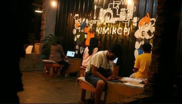 Berita Jateng: Bantu Pembelajaran Daring, Kimi Kopi di Batang Gratiskan WiFi dan Penggunaan Laptop