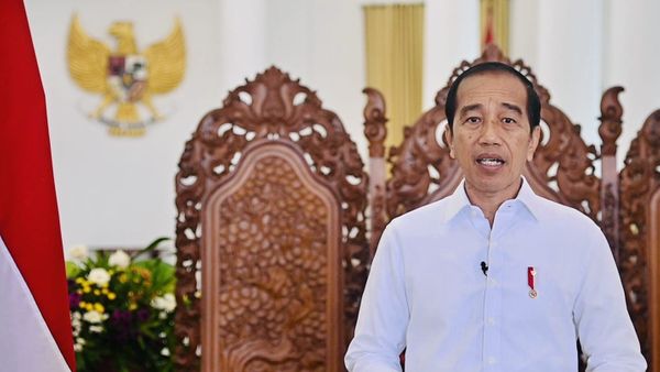 Hardiknas 2023, Jokowi Sematkan Tanda Kehormatan ke 5.685 Guru dan PNS