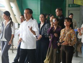 Presiden Jokowi Didampingi Para Artis Jajal LRT dari Bekasi ke Jakarta, Ada Prisia Nasution hingga Cak Lontong