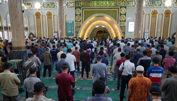 Penjelasan MUI Soal Larangan Salat Jumat 2 Gelombang
