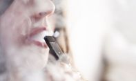 Produsen Rokok Elektrik JUUL Labs Tahan Produknya di Pasar Indonesia