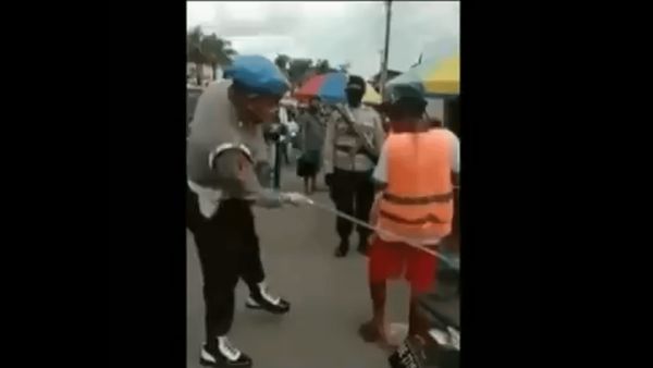 Penjelasan Polda Maluku tentang Video Viral Polisi Pecut Warga