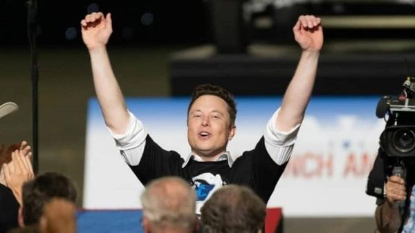 Elon Musk Resmi Sandang Gelar Orang Terkaya di Dunia yang Tak Punya Rumah