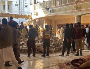 Sedikitnya 59 Orang Tewas Dalam Bom Bunuh Diri di Masjid Pakistan, Ratusan Lainnya Kritis