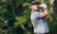 Hebat! Pegolf Ini Bikin Hole In One Paling Spektakuler