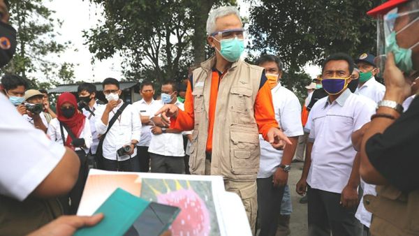 Berita Jateng: Ganjar Pranowo Akan Mengadakan  Simulasi Evakuasi Terkait Aktivitas Gunung Merapi