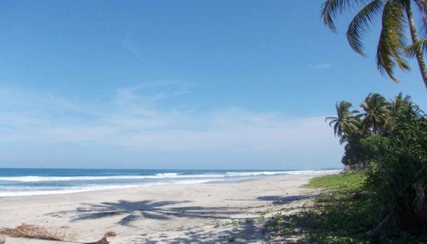 Pantai di Lampung Barat yang Memiliki Kekhasan Keindahan Pesisir Barat