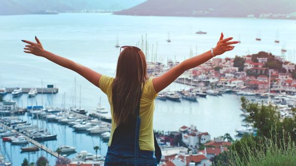 Anti Ribet! Naked Traveling, Bepergian Tanpa Banyak Barang Bawaan