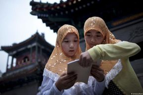 Muslim di China Hadapi Larangan Berpuasa Selama Bulan Ramadhan