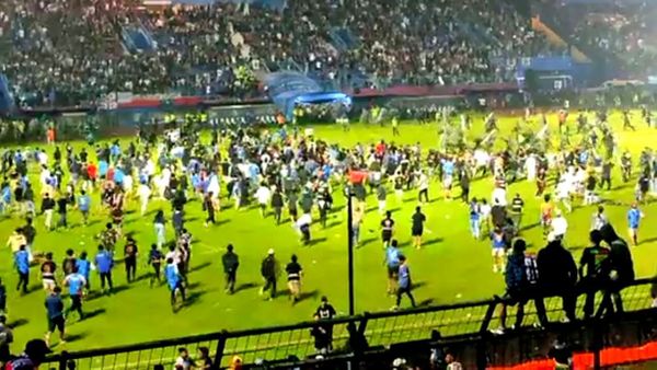 Dampak Kerusuhan Arema FC Vs Persebaya Surabaya: 127 Orang Meninggal dan 10 Mobil Polri Hancur