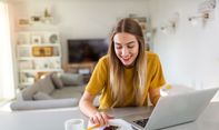 Seperti Ini Cara Menarik Perhatian Pria Lewat Chatting yang Bisa Dilakukan Wanita Saat PDKT