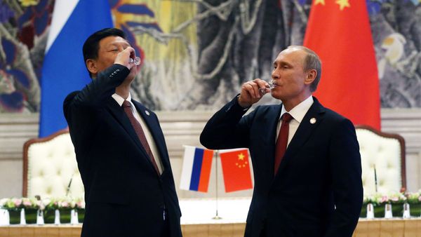 Amerika Cs Bakal Keluarkan Rusia dari SWIFT, China Bisa Panen Cuan?