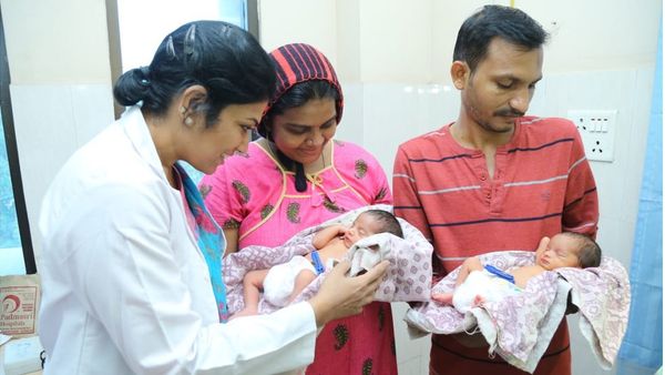 Tepat di Hari Kematian Kedua Putrinya, Seorang Perempuan di India Melahirkan Bayi Kembar: Mereka Telah Lahir Kembali