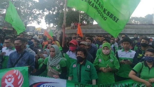 Berita Seputar Jogja: Tolak Omnibus Law, Ratusan Buruh Gelar Unjuk Rasa di Depan Kantor DPRD Temanggung