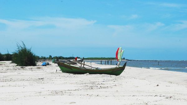 Main Air Tanpa Takut Karang di Pantai Mutiara Indah Kota Pari, Serdang Bedagai