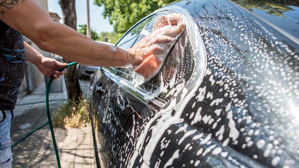 5 Merek Shampo Mobil Yang Bagus Untuk Mobil Kesayangan Anda