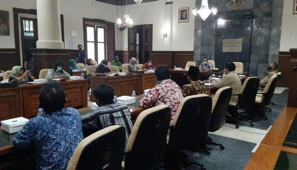 Mengejutkan! Tenaga Kependidikan Honorer Datangi DPRD DIY Minta Status PNS Afirmasi