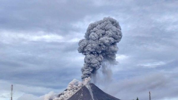 Muntahkan Debu Setinggi 500 Meter, Gunung Sinabung Berstatus Siaga