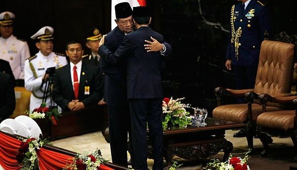 Mengenang Momen Hangat SBY Kepada Jokowi Saat Dilantik Menjadi Presiden Periode 2014-2019