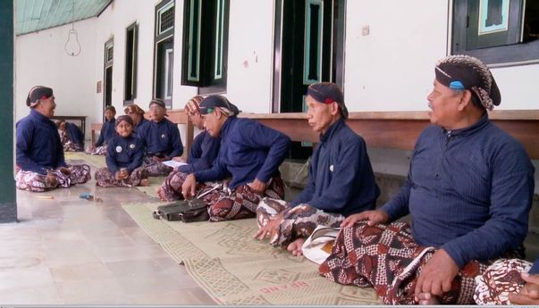 Mengenal Nama Pakaian Adat Jogja yang Dipakai Pegawai hingga Pejabat Keraton
